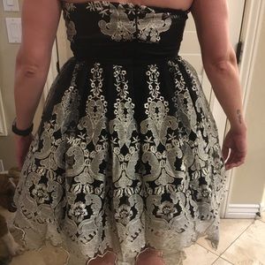 Fun cocktail dress in black and shimmery gold